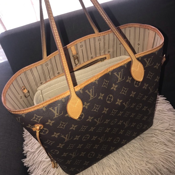 Louis Vuitton Handbags - GUC Louis Vuitton Monogram Neverfull MM